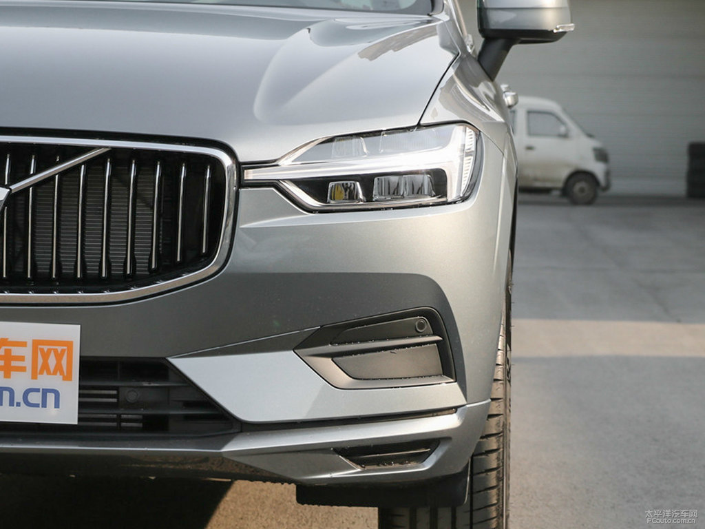 幻夜銀沃爾沃XC60車頭外觀圖片
