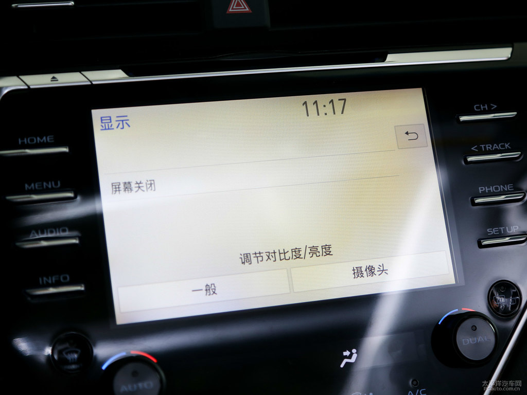 鉑金珍珠白凱美瑞中控內(nèi)飾圖片