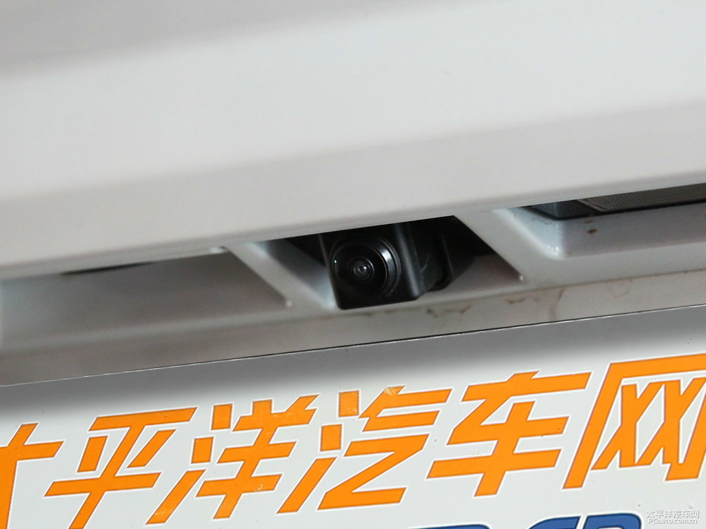 昆侖白陸風(fēng)X7車尾外觀圖片