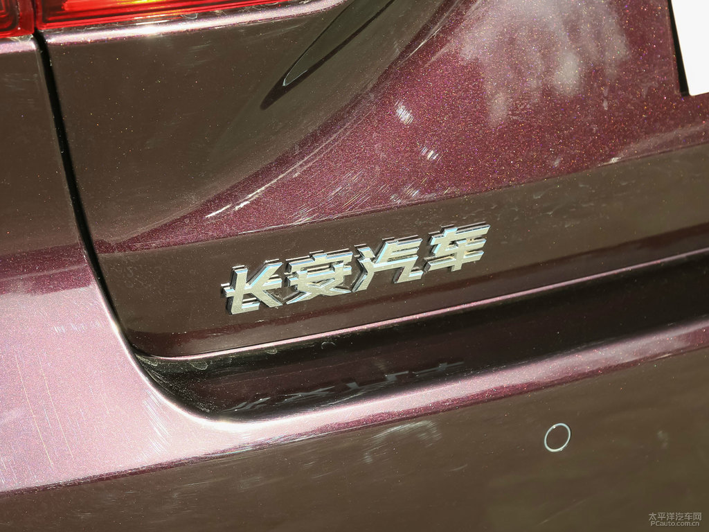 霓虹睿騁CC車尾外觀圖片