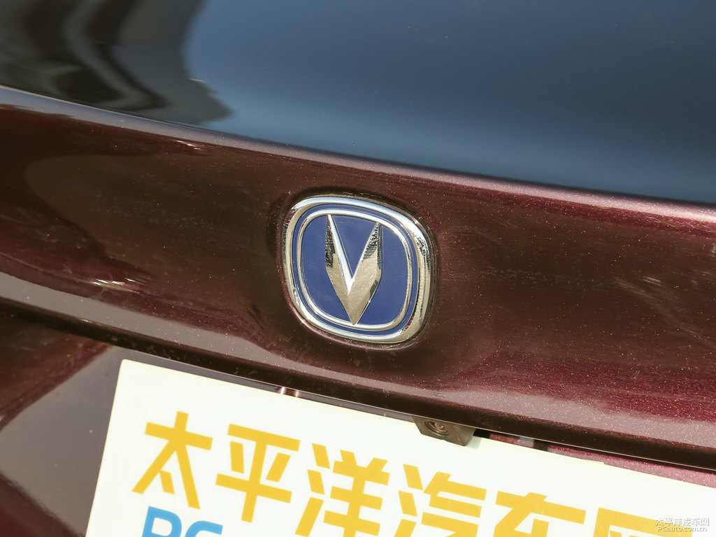 霓虹睿騁CC車尾外觀圖片