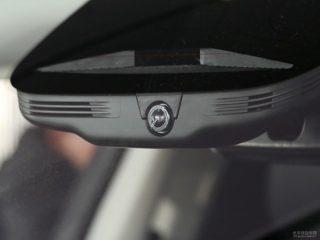 云白蔚來ES8車身外觀圖片