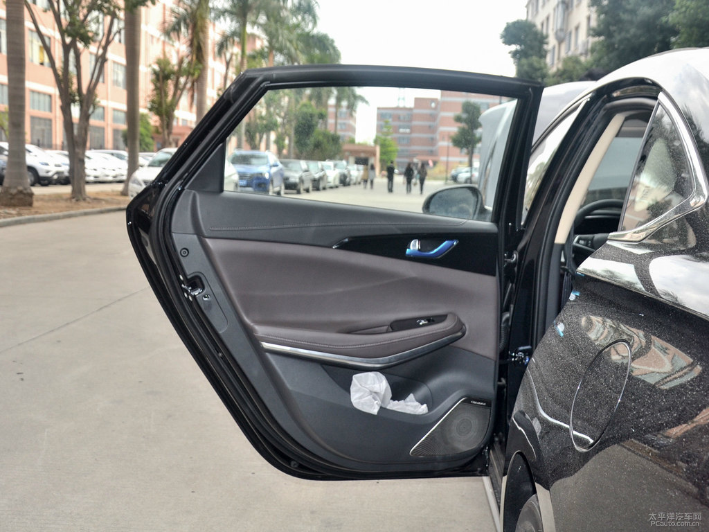 尊貴黑睿騁CC車廂內(nèi)飾圖片