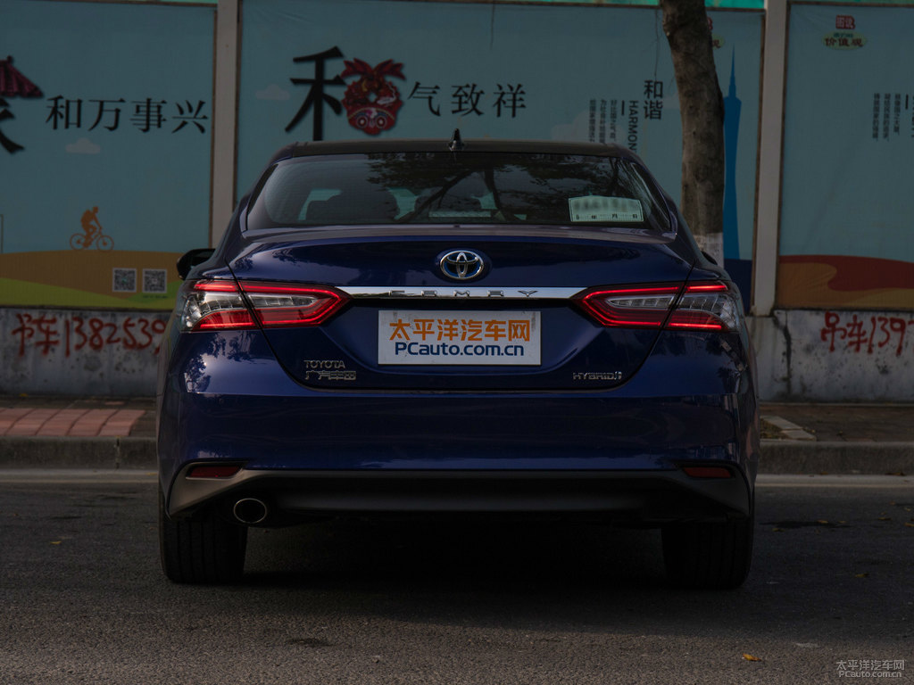 海鉆藍(lán)凱美瑞車尾外觀圖片