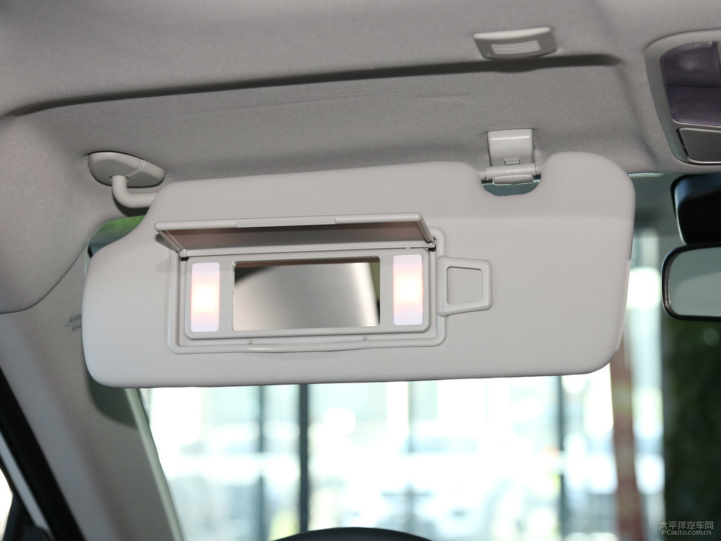 漢密爾頓白哈弗H6 Coupe車廂內(nèi)飾圖片