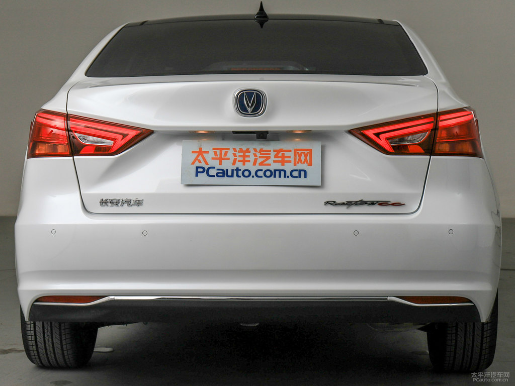 月光白睿騁CC車尾外觀圖片