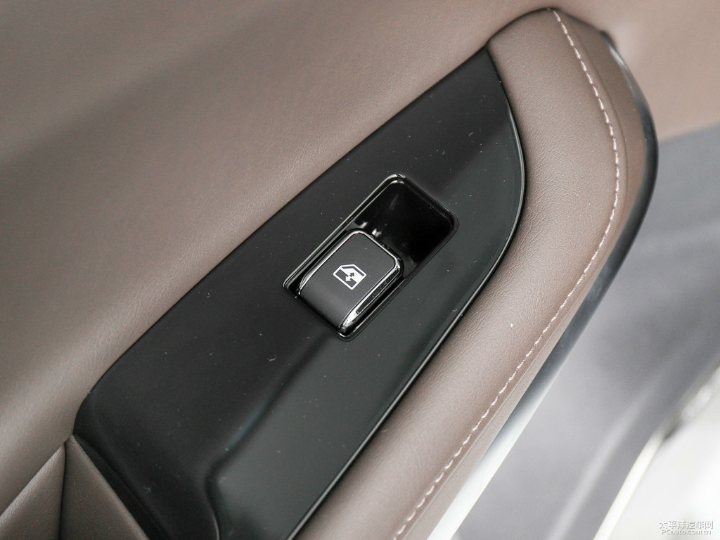 月光白睿騁CC車廂內(nèi)飾圖片