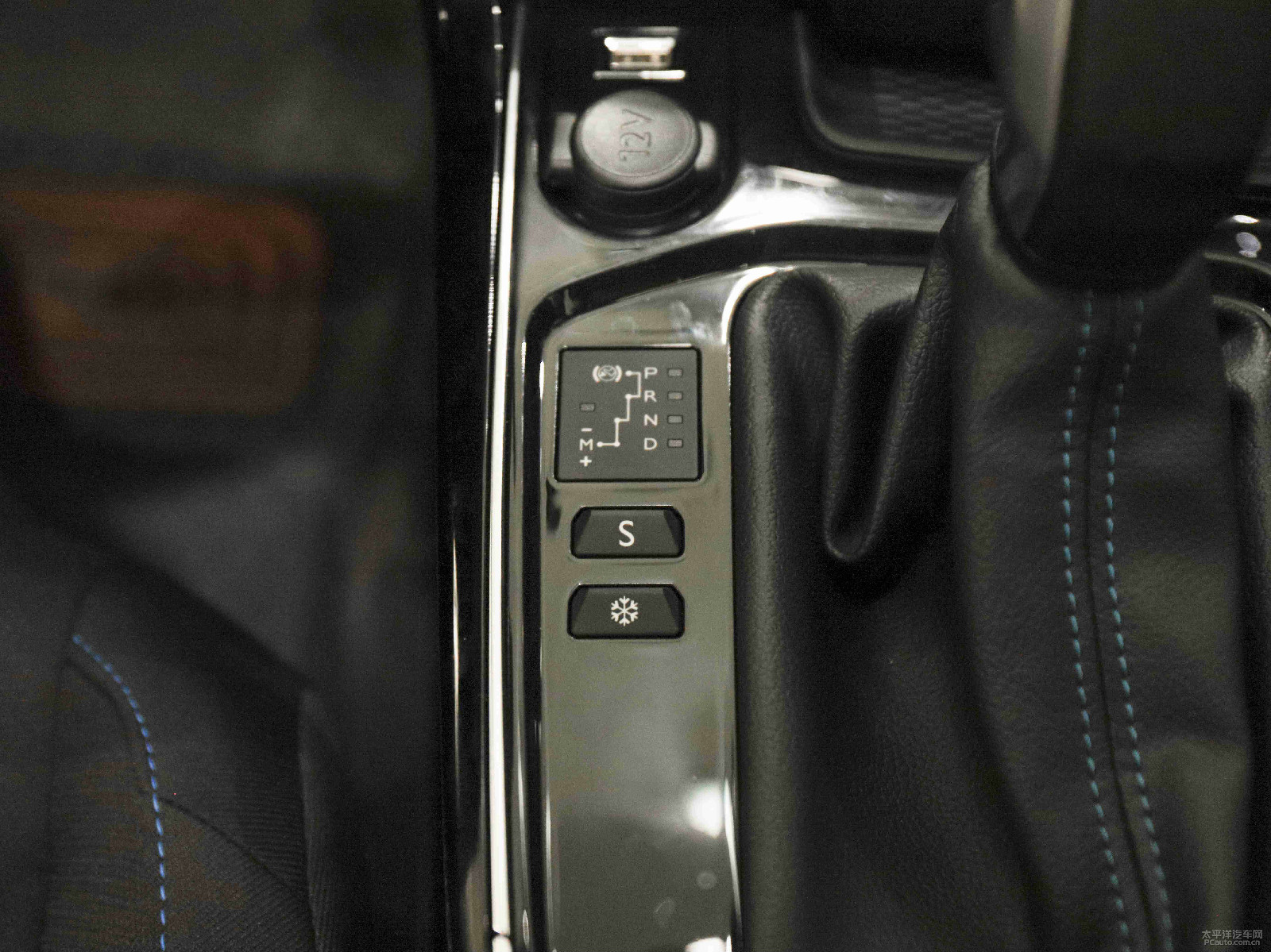 標(biāo)致308內(nèi)飾高清大圖