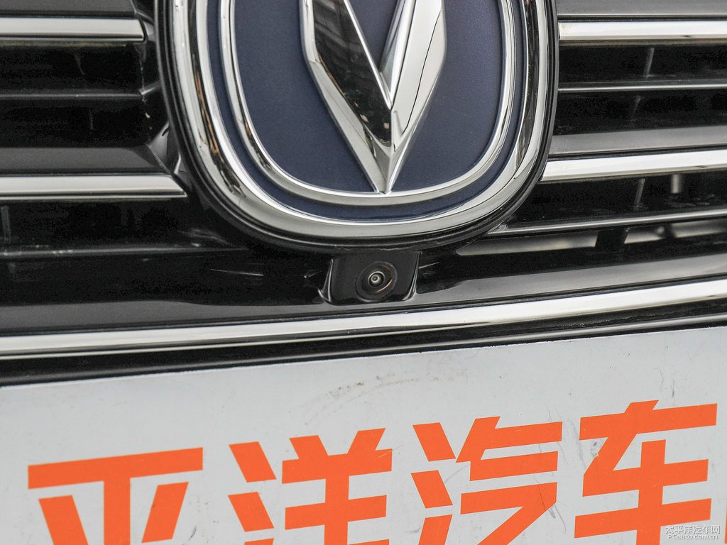 月光白睿騁CC車頭外觀圖片