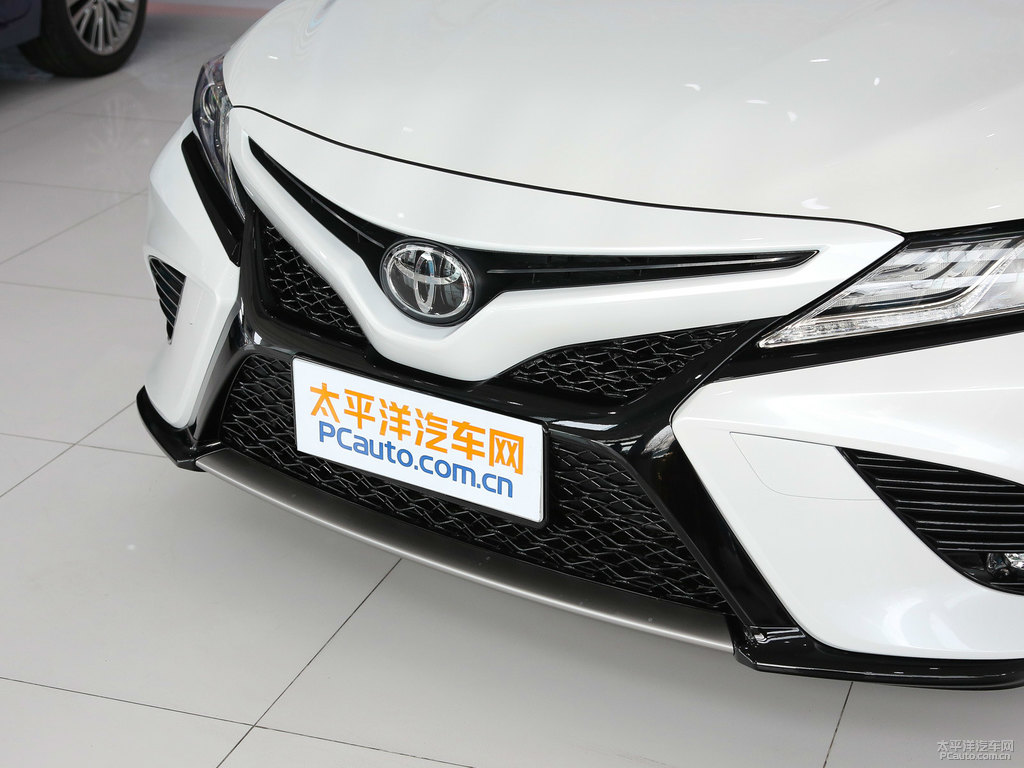 鉑金珍珠白凱美瑞車(chē)頭外觀圖片