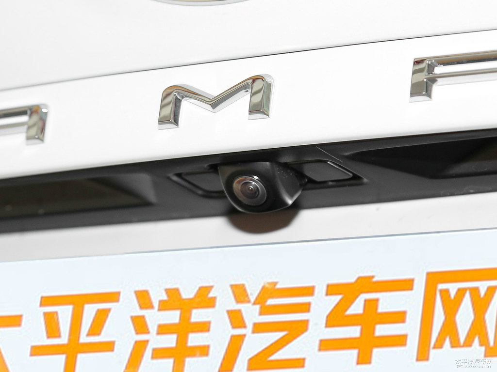 鉑金珍珠白凱美瑞車尾外觀圖片