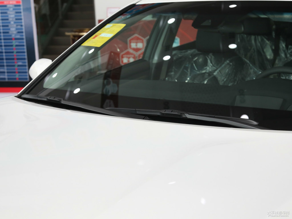 鉑金珍珠白凱美瑞車身外觀圖片