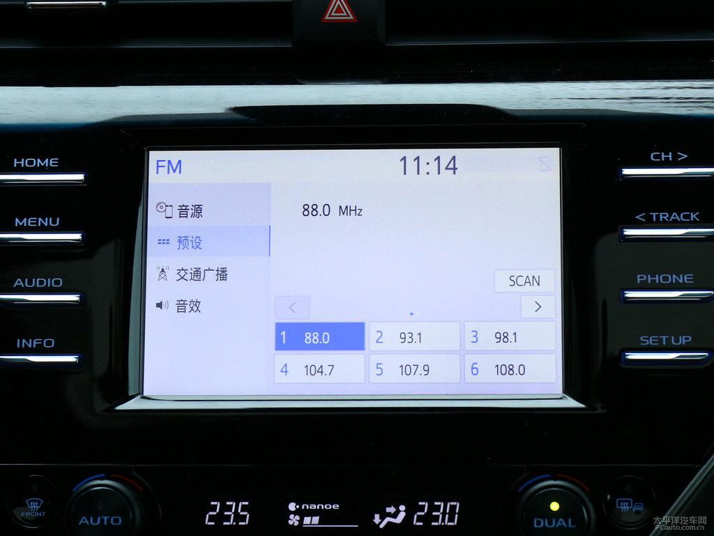 珊瑚紅黑雙色凱美瑞中控內(nèi)飾圖片