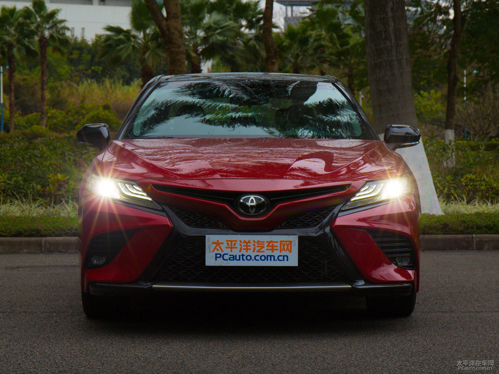 珊瑚紅黑雙色凱美瑞車頭外觀圖片