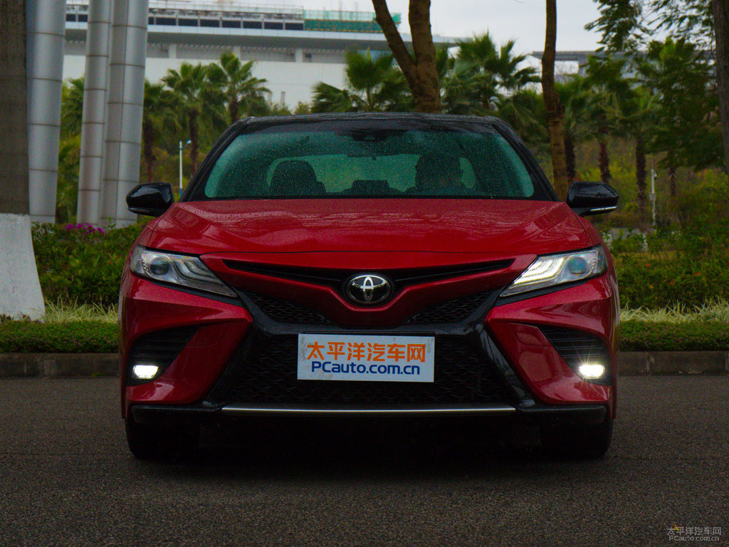 珊瑚紅黑雙色凱美瑞車頭外觀圖片
