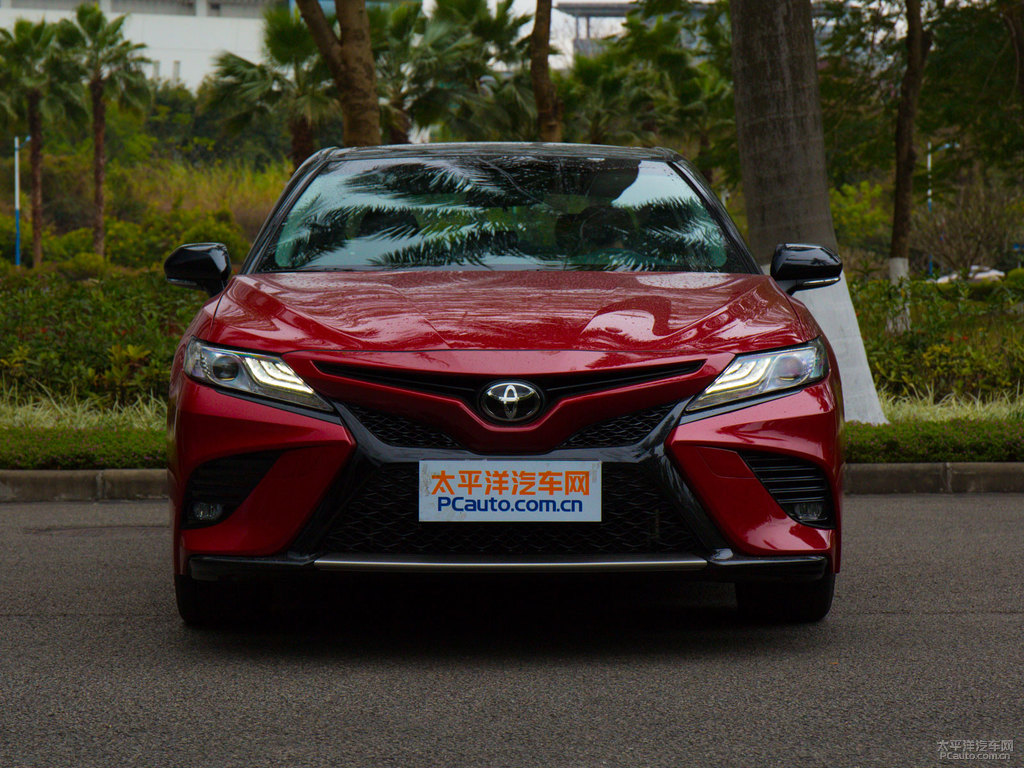 珊瑚紅黑雙色凱美瑞車頭外觀圖片