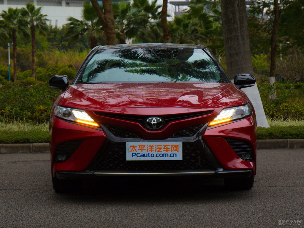 珊瑚紅黑雙色凱美瑞車頭外觀圖片