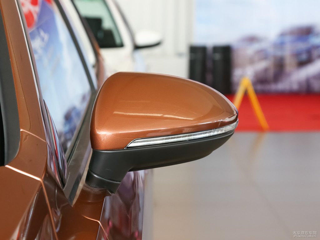 摩登棕凌渡車身外觀圖片