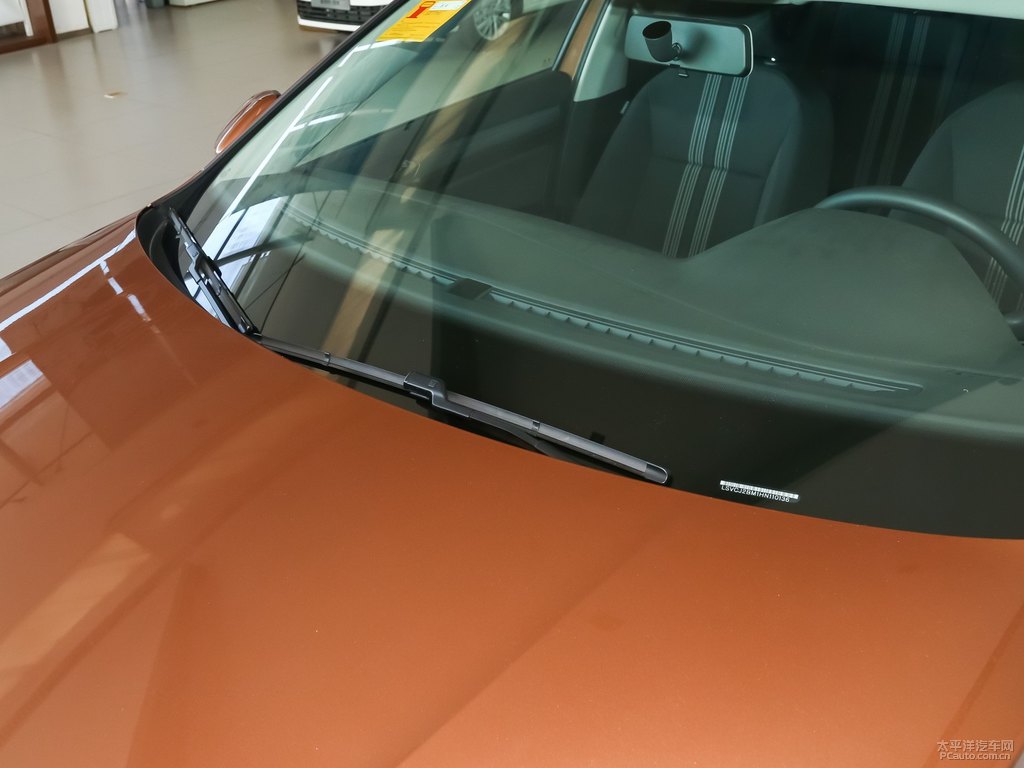 摩登棕凌渡車身外觀圖片