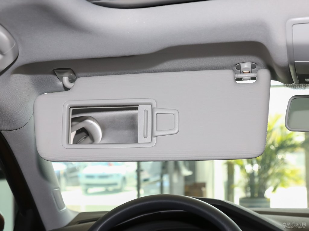 摩登棕凌渡車廂內(nèi)飾圖片