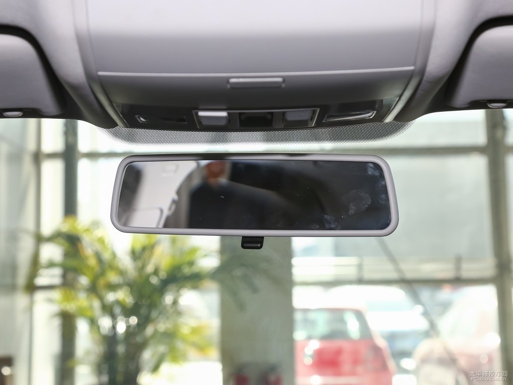 摩登棕凌渡車(chē)廂內(nèi)飾圖片