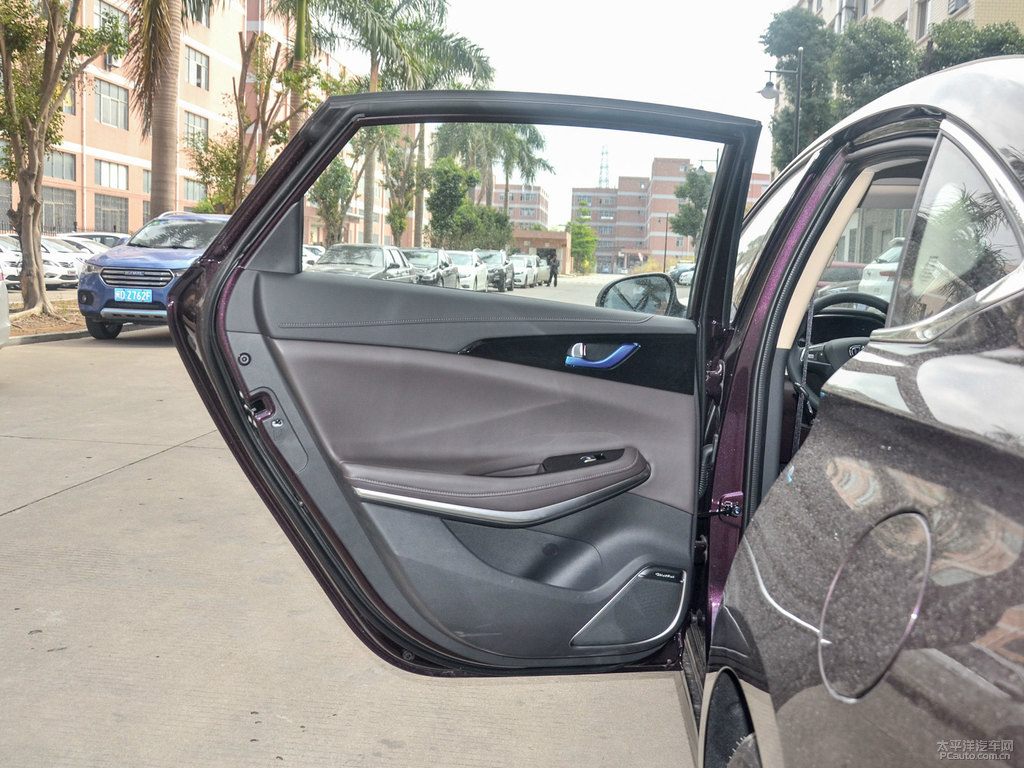 霓虹睿騁CC車廂內(nèi)飾圖片