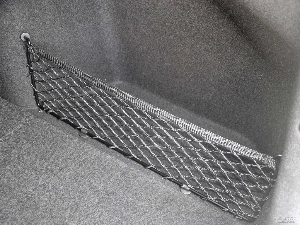 霓虹睿騁CC后備廂空間圖片