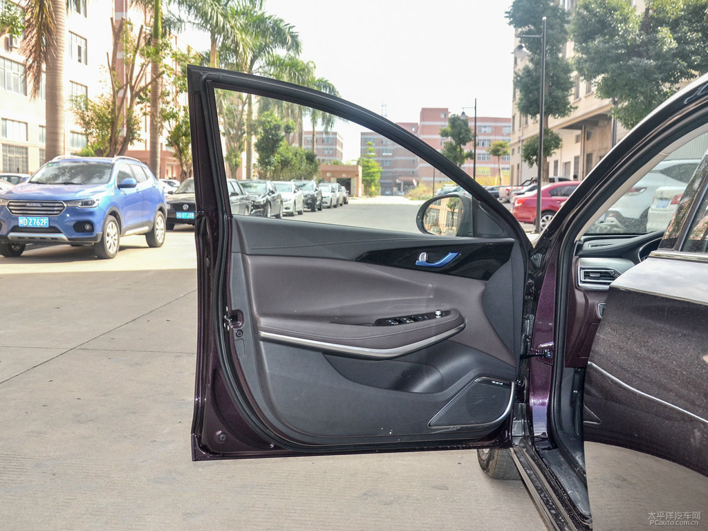 霓虹睿騁CC車廂內(nèi)飾圖片