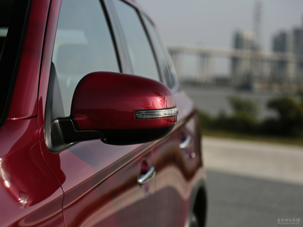 寶石紅歐藍(lán)德車身外觀圖片