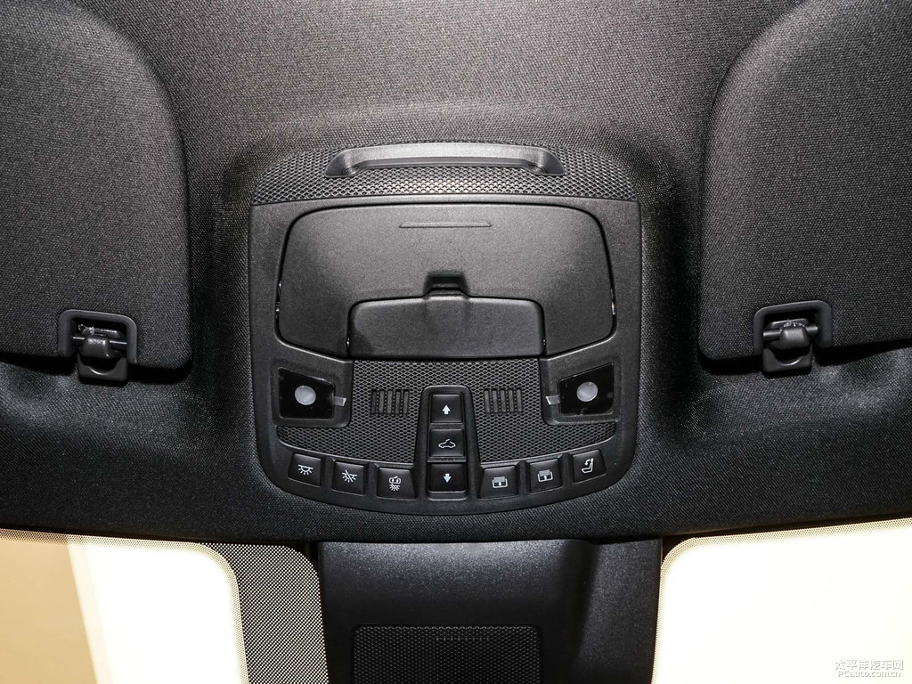 鉑鉆白領(lǐng)航員車(chē)廂內(nèi)飾圖片