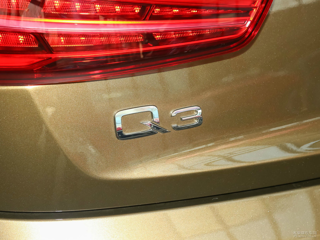 馴鹿棕奧迪Q3車尾外觀圖片
