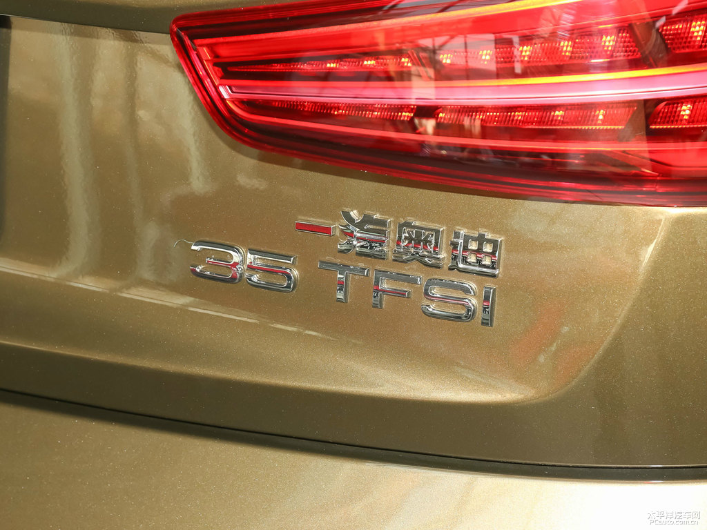 馴鹿棕奧迪Q3車尾外觀圖片