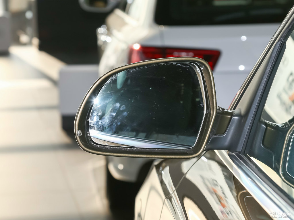 馴鹿棕奧迪Q3車(chē)身外觀(guān)圖片