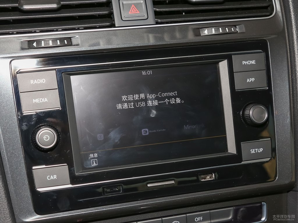 極地白高爾夫中控內(nèi)飾圖片