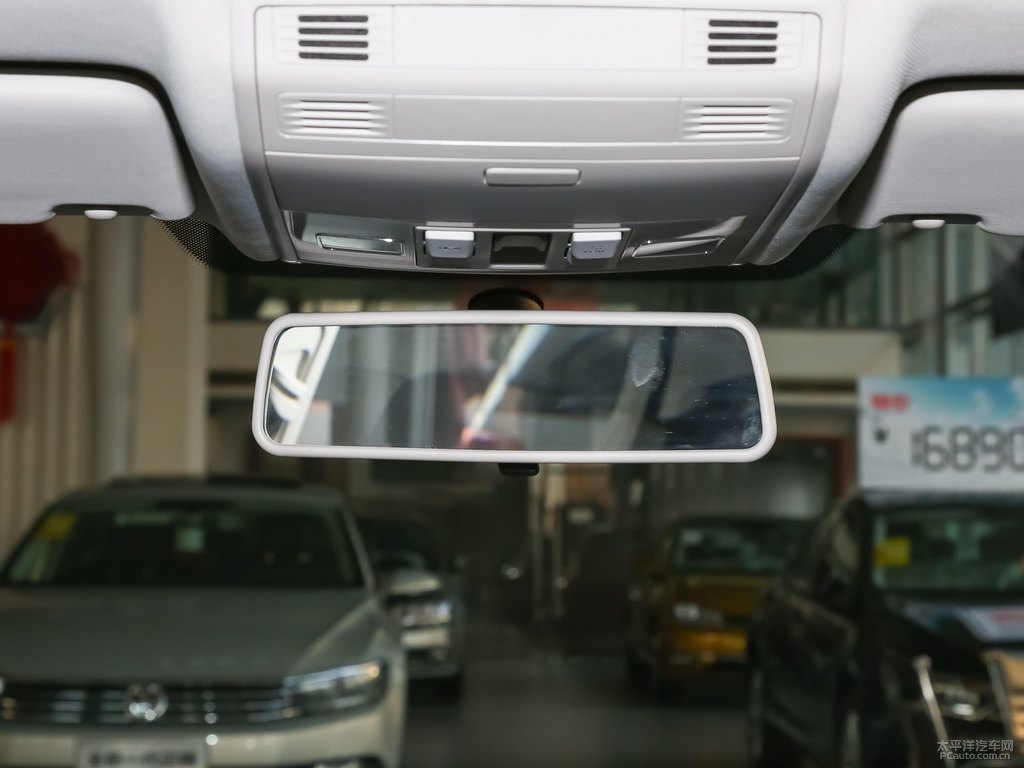 極地白高爾夫車(chē)廂內(nèi)飾圖片