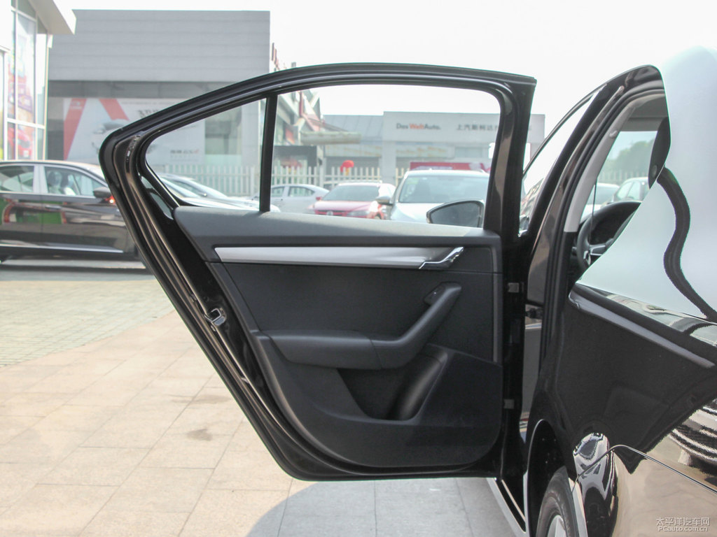 琥珀棕明銳車(chē)廂內(nèi)飾圖片