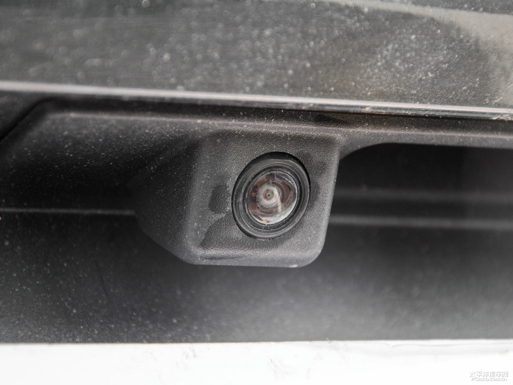 峽谷灰探界者車尾外觀圖片