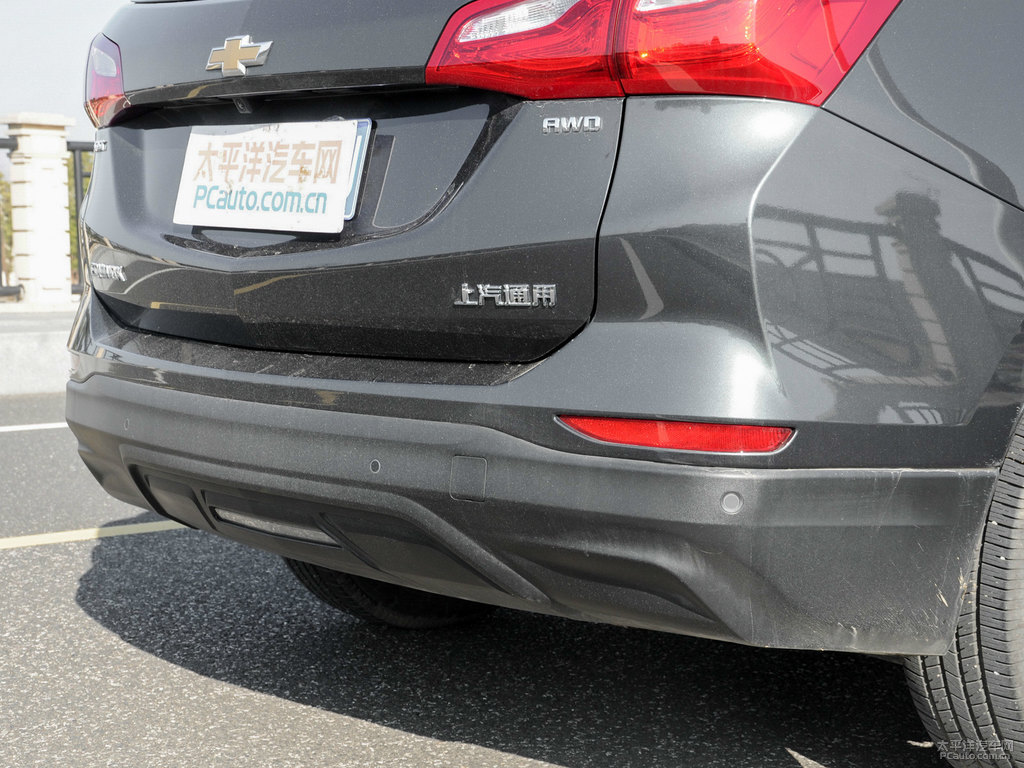 峽谷灰探界者車尾外觀圖片