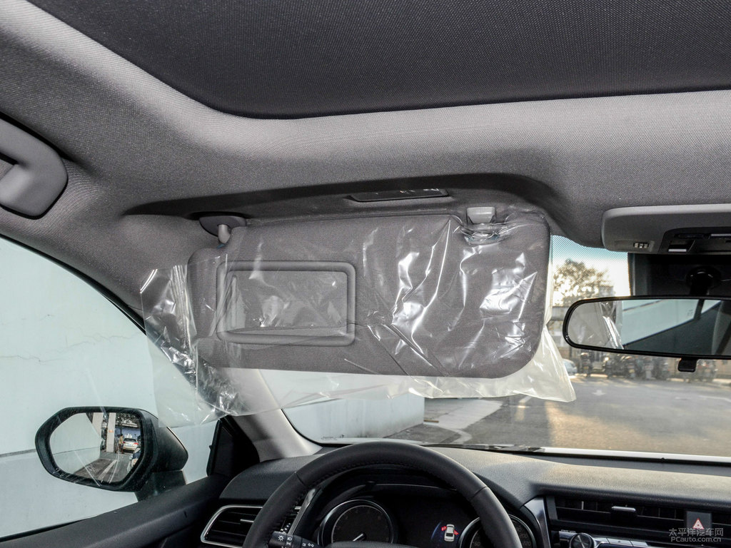 墨晶黑凱美瑞車廂內(nèi)飾圖片