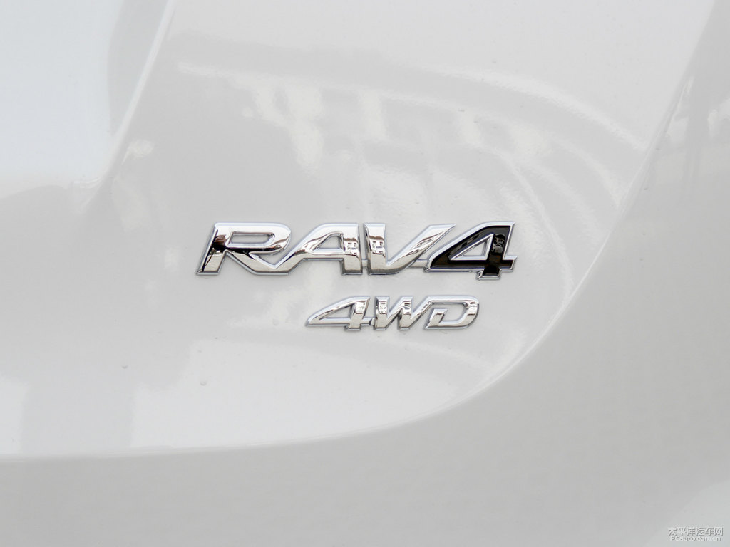 珍珠白R(shí)AV4榮放車尾外觀圖片