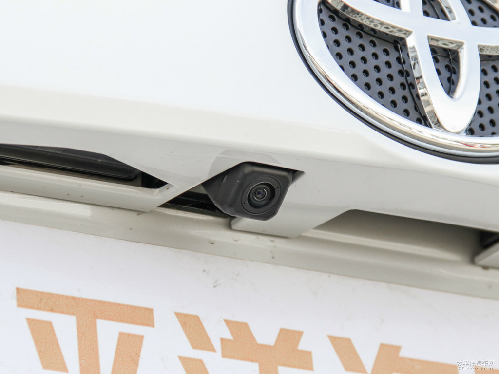 珍珠白RAV4榮放車尾外觀圖片