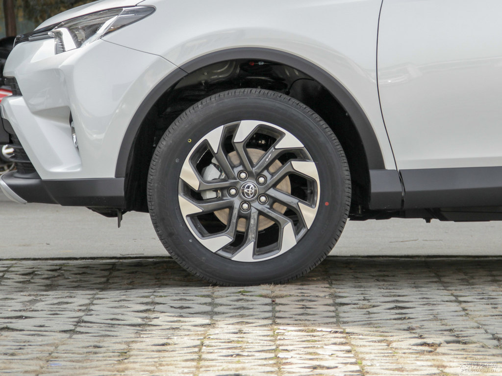 珍珠白RAV4榮放車身外觀圖片