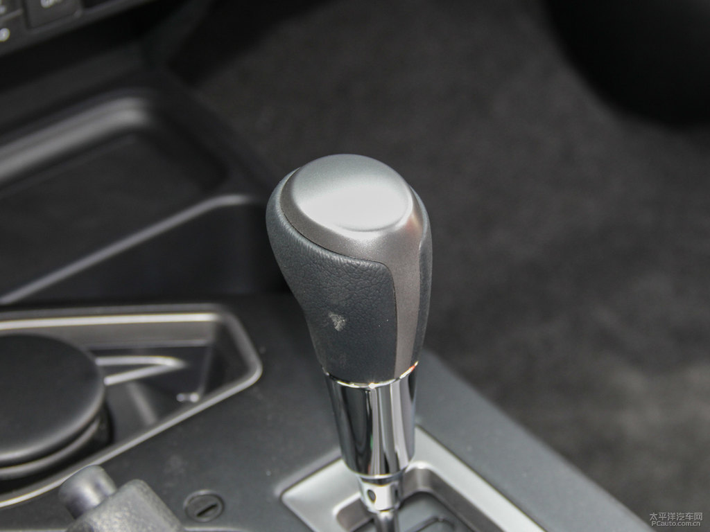 珍珠白RAV4榮放中控內(nèi)飾圖片