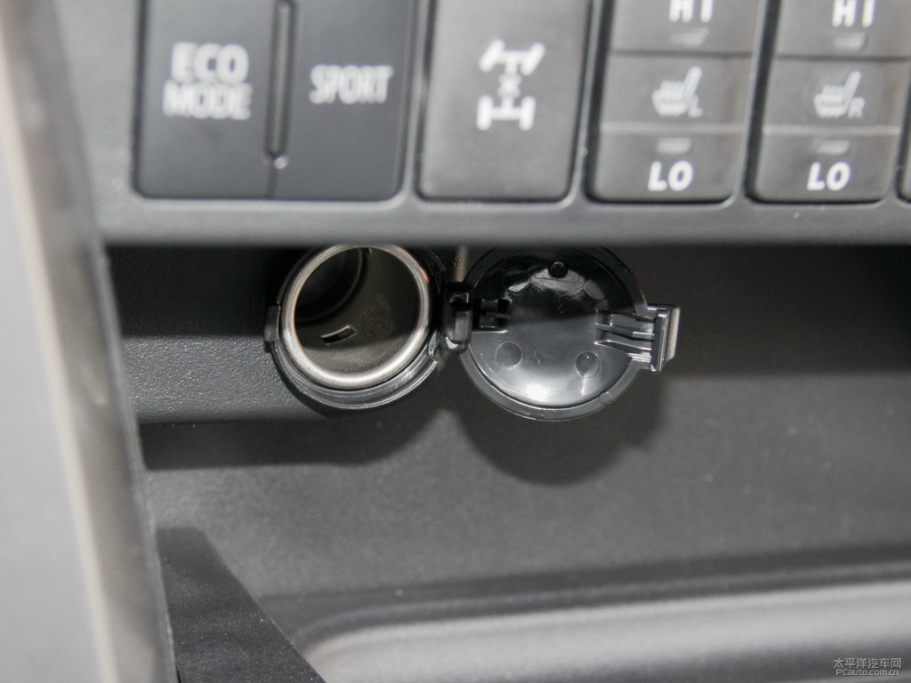 珍珠白RAV4榮放中控內(nèi)飾圖片