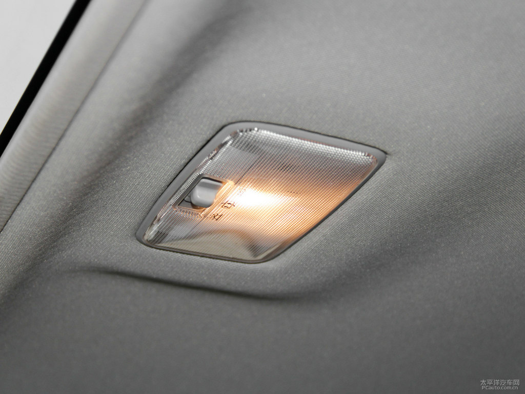 珍珠白RAV4榮放車廂內(nèi)飾圖片