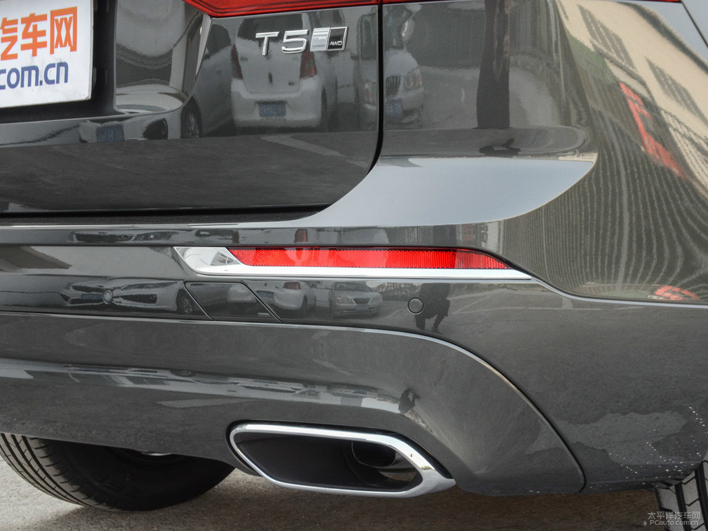 松林灰沃爾沃XC60車尾外觀圖片