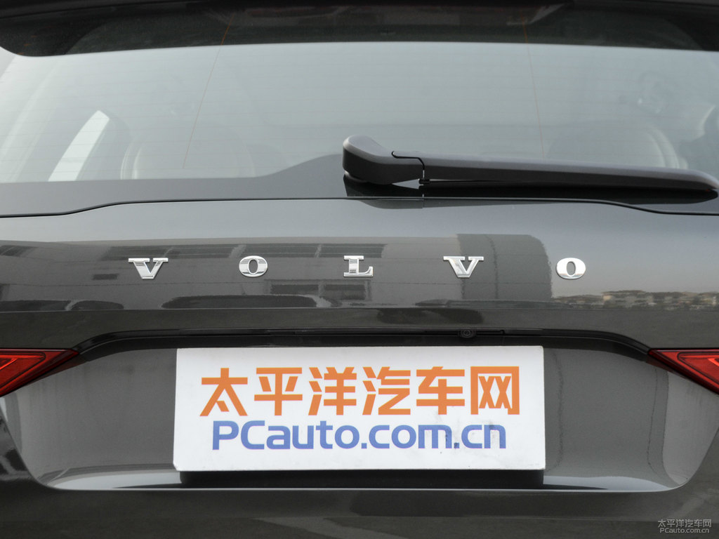 松林灰沃爾沃XC60車尾外觀圖片