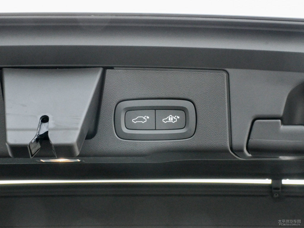 松林灰沃爾沃XC60后備廂空間圖片