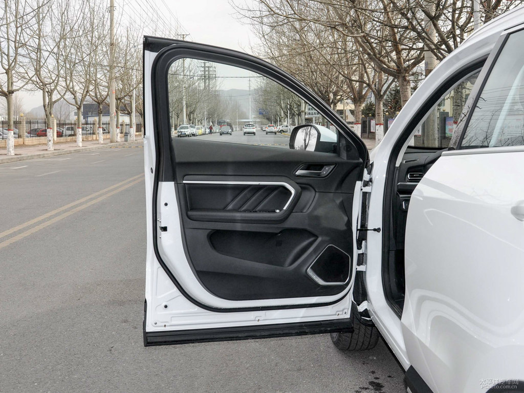 漢密爾頓白哈弗H6車廂內(nèi)飾圖片