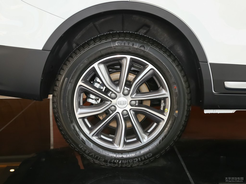 漢玉白博越車身外觀圖片